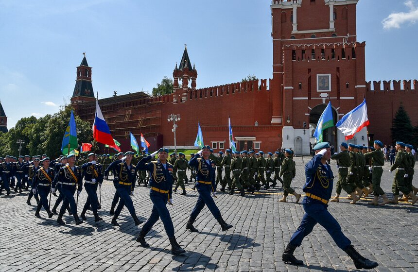 День ВДВ на улице Ильинка. Фото 31 фото