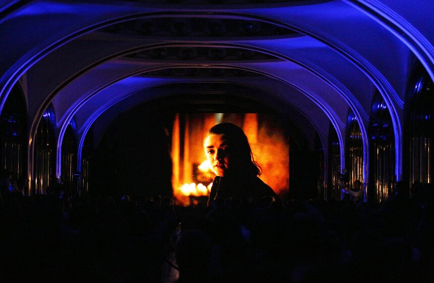 Новую серию "Игры престолов" показали в столичном метро 11 фото