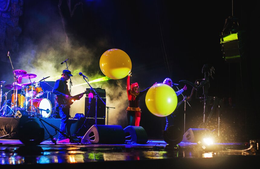 Рок-группа "Пикник" впервые устроила концерт под открытым небом 20 фото