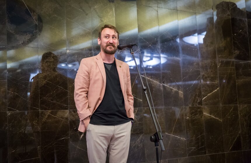 Поэтические чтения прошли на станции метро "Маяковская" 3 фото