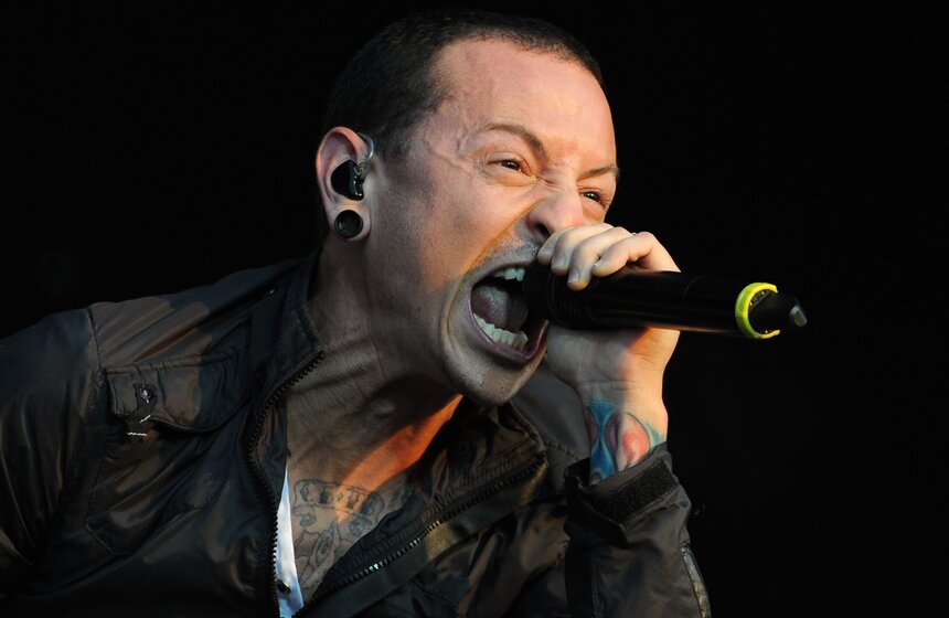 Участник группы Linkin Park Честер Беннингтон во время выступления на международном фестивале рок-музыки Maxidrom 2012 на аэродроме "Тушино". Фото: ТАСС/Сергей Карпов