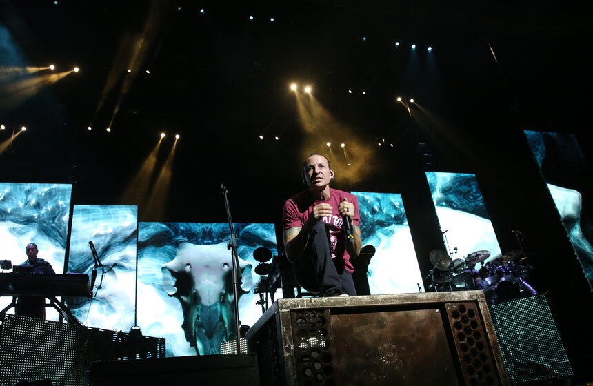 Вокалист группы Linkin Park Честер Беннингтон во время выступления в СК "Олимпийский". 2015 год. Фото: ТАСС/Вячеслав Прокофьев