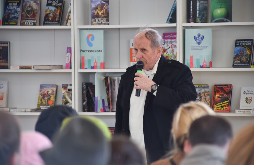 Книжный фестиваль "Красная площадь" открылся в Москве 28 фото