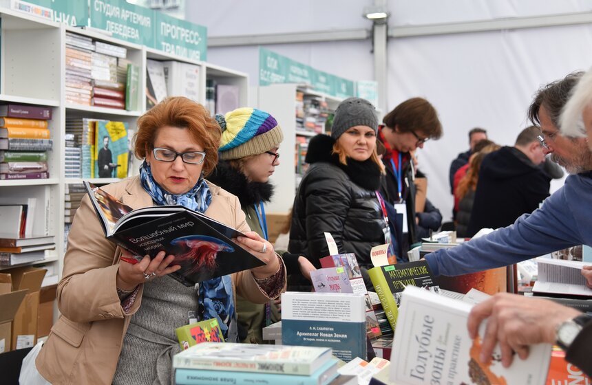Книжный фестиваль "Красная площадь" открылся в Москве 38 фото