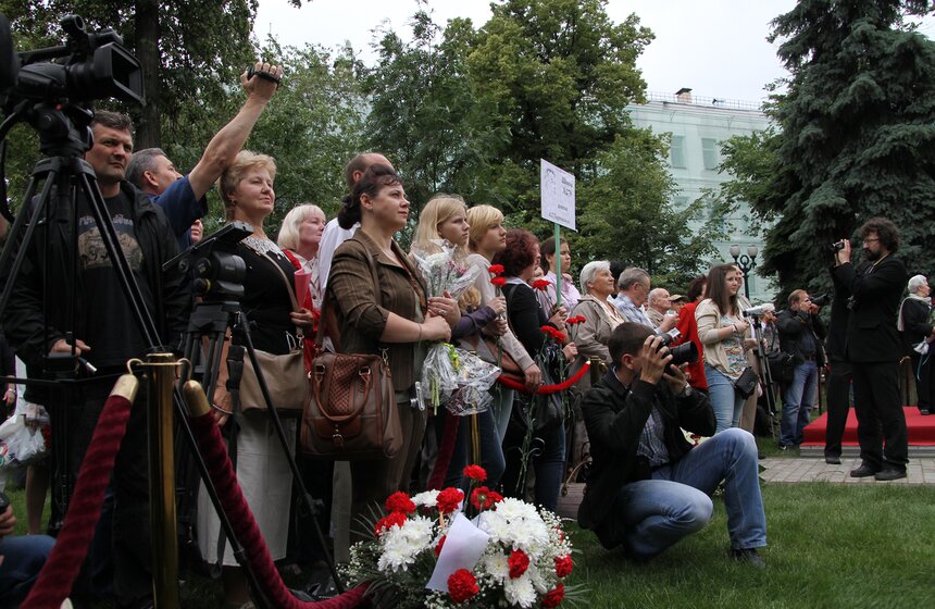 В столице открылся памятник поэту Александру Твардовскому 2 фото