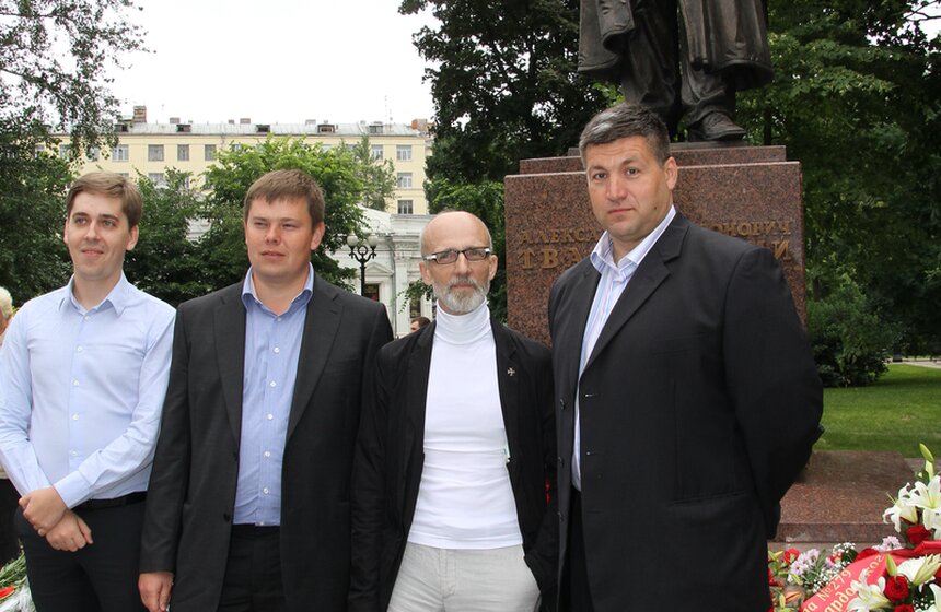 В столице открылся памятник поэту Александру Твардовскому 7 фото