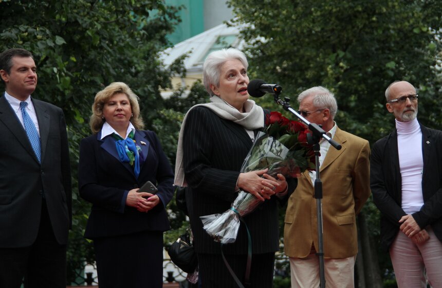 В столице открылся памятник поэту Александру Твардовскому 8 фото