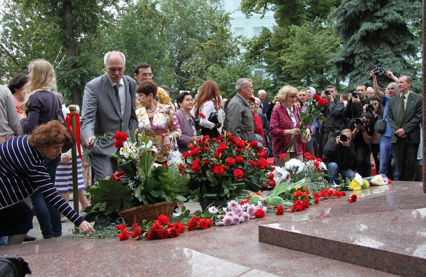 В столице открылся памятник поэту Александру Твардовскому 9 фото