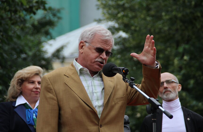 В столице открылся памятник поэту Александру Твардовскому 10 фото