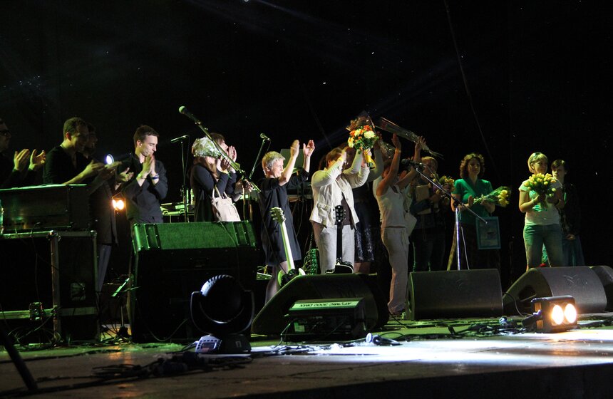 В Зеленом театре парка Горького выступила "Сурганова и Оркестр" 12 фото