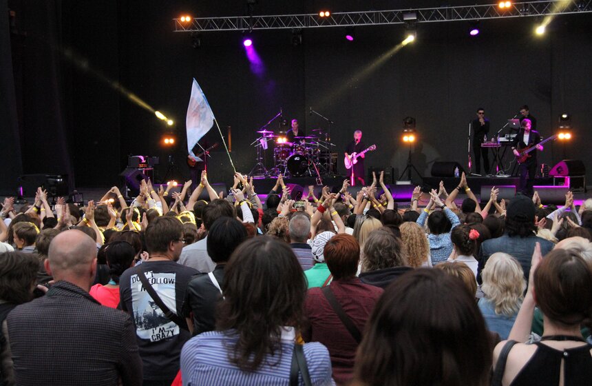 В Зеленом театре парка Горького выступила "Сурганова и Оркестр" 9 фото