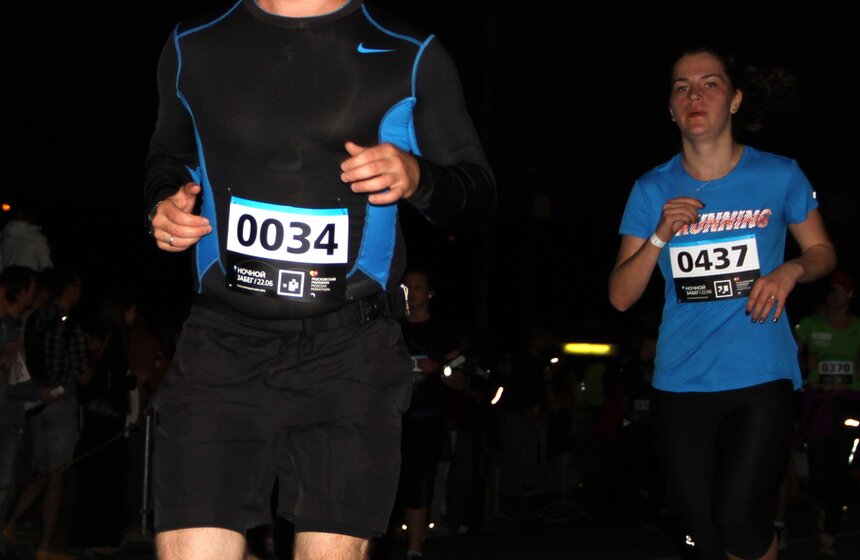 На Лужнецкой набережной состоялся 10-километровый ночной забег 12 фото