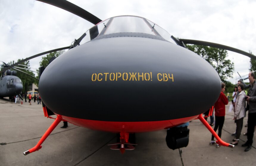 Пилотажная группа "Беркуты" показала авиашоу в честь 25-летия 24 фото