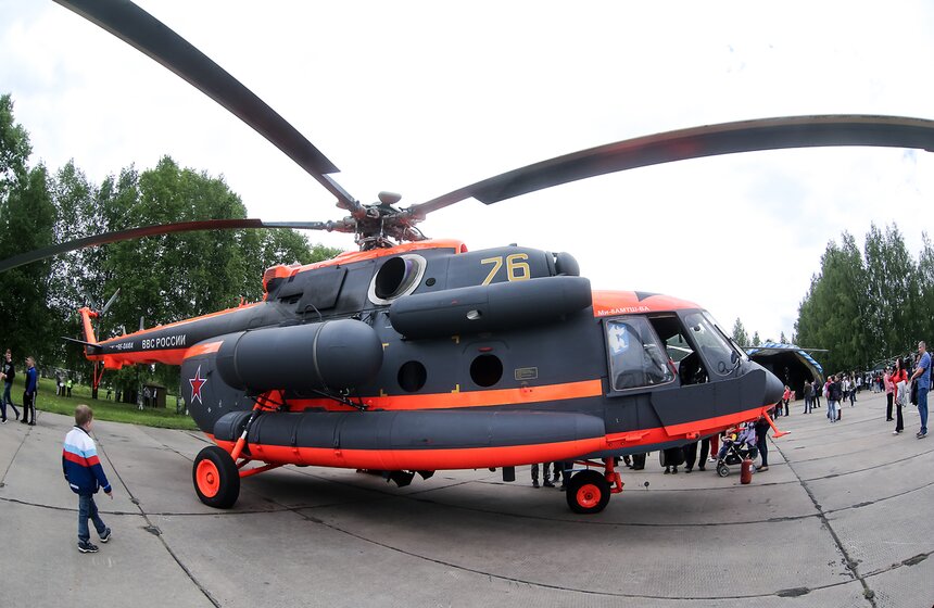 Пилотажная группа "Беркуты" показала авиашоу в честь 25-летия 22 фото