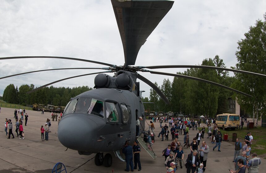 Пилотажная группа "Беркуты" показала авиашоу в честь 25-летия 21 фото