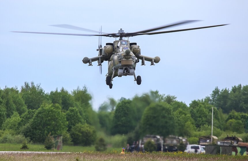 Пилотажная группа "Беркуты" показала авиашоу в честь 25-летия 30 фото