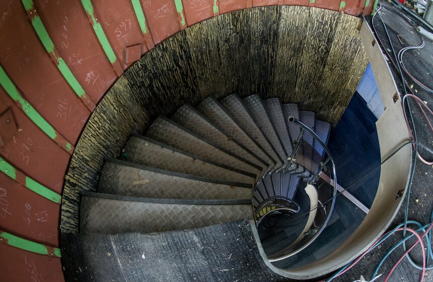 Теплоход "Валерий Брюсов" убрали с Крымской набережной 12 фото