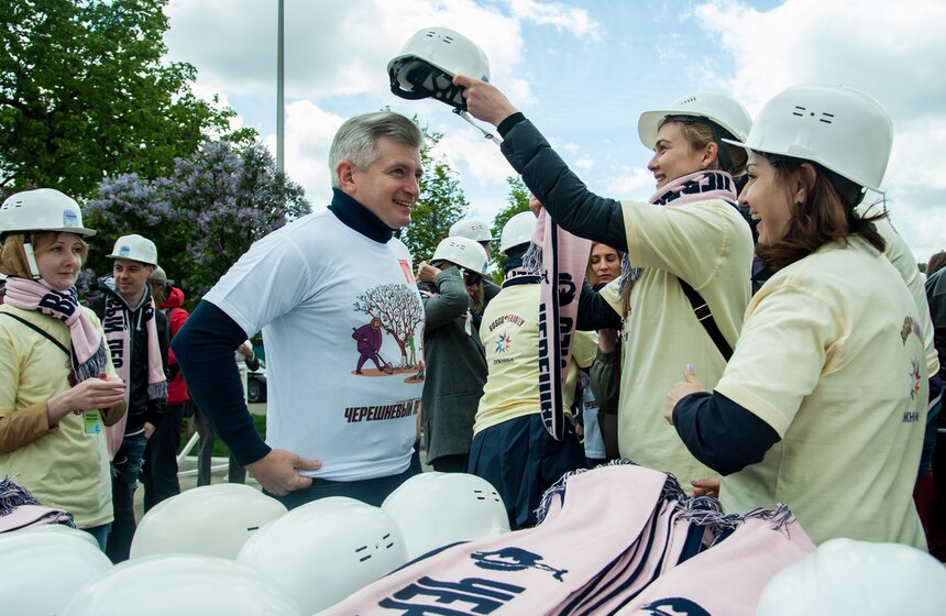 Посадка вишневого сада в рамках фестиваля искусств. Фото 2 фото