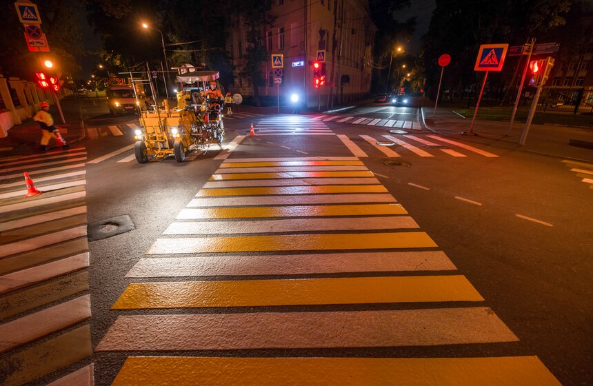 Как рисуют диагональные "зебры" в Москве. Фото 18 фото