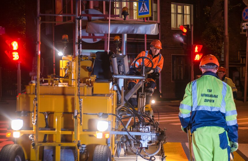 Как рисуют диагональные "зебры" в Москве. Фото 11 фото