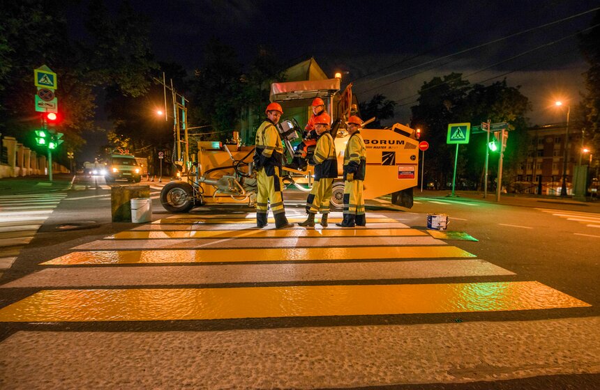 Как рисуют диагональные "зебры" в Москве. Фото 14 фото