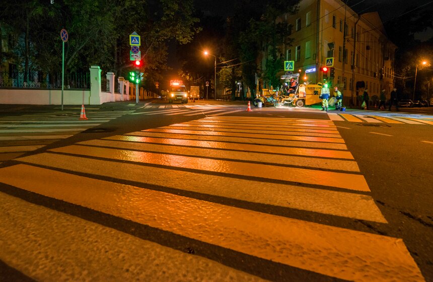 Как рисуют диагональные "зебры" в Москве. Фото 22 фото