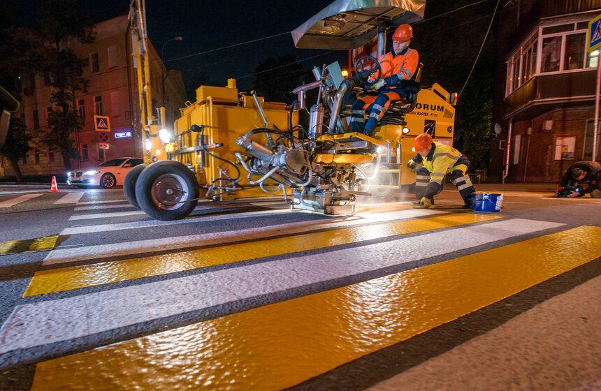 Как рисуют диагональные "зебры" в Москве. Фото 10 фото