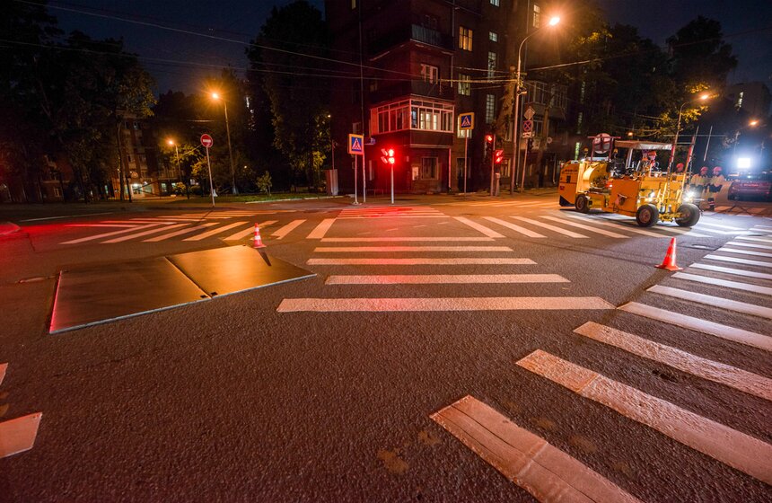 Как рисуют диагональные "зебры" в Москве. Фото 4 фото