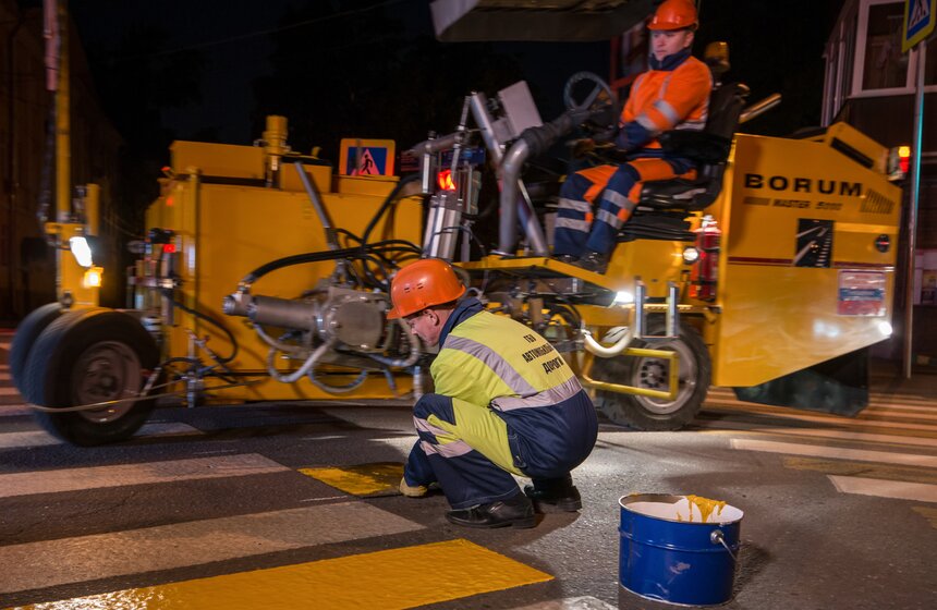 Как рисуют диагональные "зебры" в Москве. Фото 6 фото