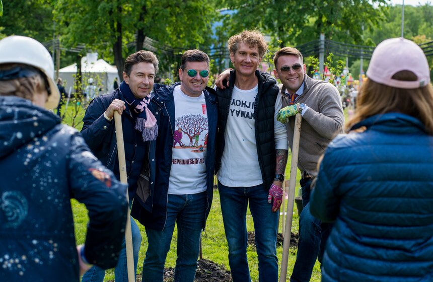 Посадка вишневого сада в рамках фестиваля искусств. Фото 44 фото