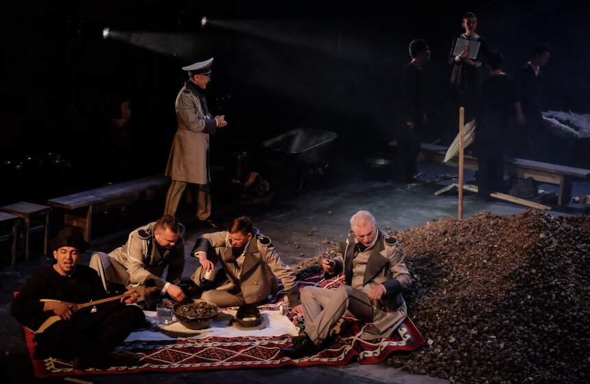 "Демона" показали на Малой сцене Театра Наций 5 фото