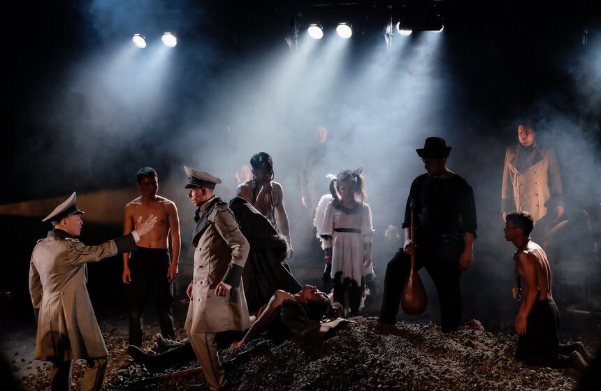 "Демона" показали на Малой сцене Театра Наций 18 фото