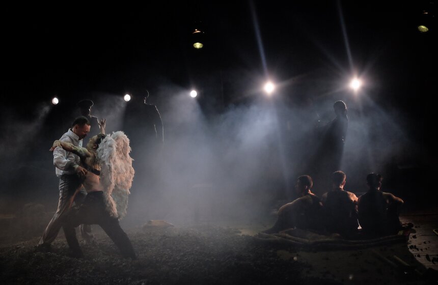 "Демона" показали на Малой сцене Театра Наций 32 фото