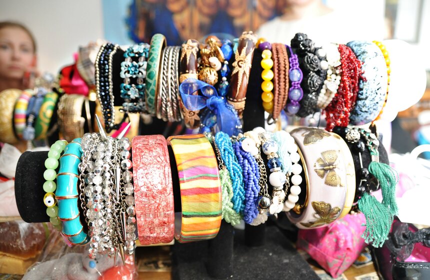 В FreeLabs проходит аукцион секонд-хэнда и винтажных вещей 11 фото