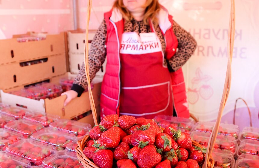 Сезон клубники открылся в Москве. Фото 10 фото