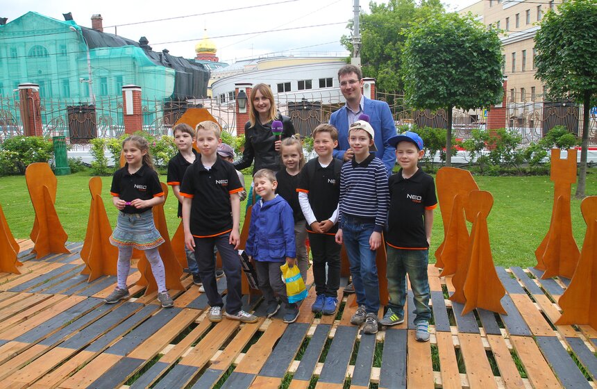 Гигантская шахматная доска открылась в саду "Эрмитаж" 13 фото