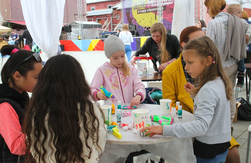 Гигантская шахматная доска открылась в саду "Эрмитаж" 16 фото