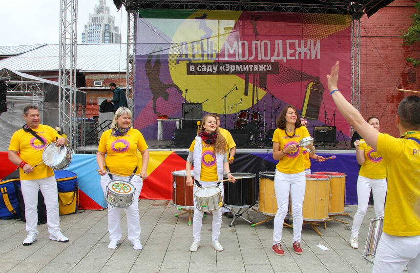 Гигантская шахматная доска открылась в саду "Эрмитаж" 1 фото