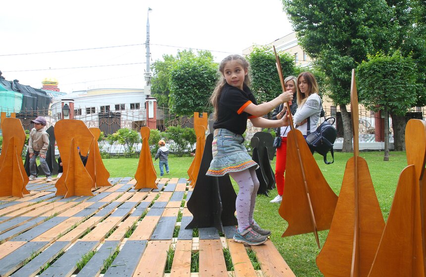 Гигантская шахматная доска открылась в саду "Эрмитаж" 6 фото