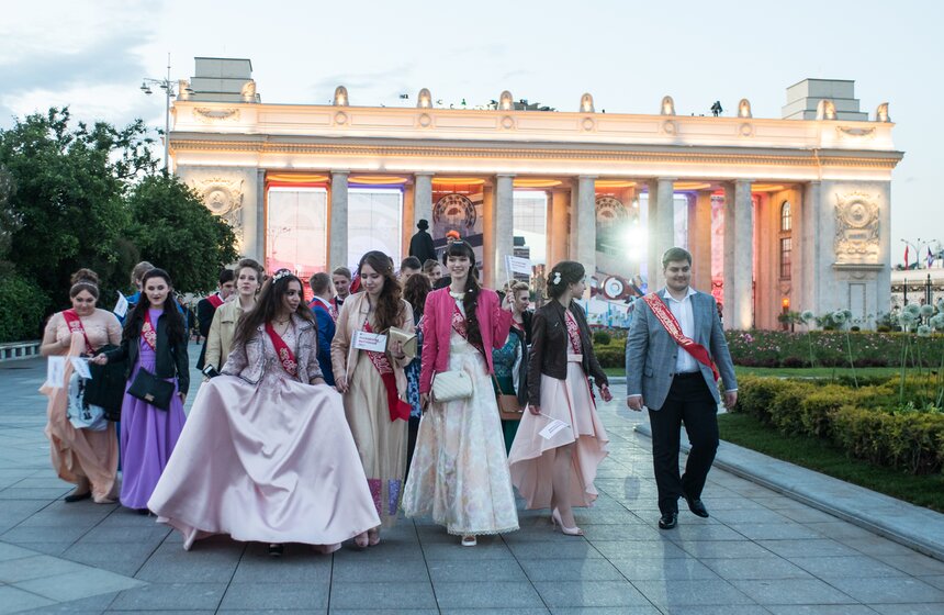 "Московский выпускной" отметили школьники в ночь с 23 на 24 июня 4 фото