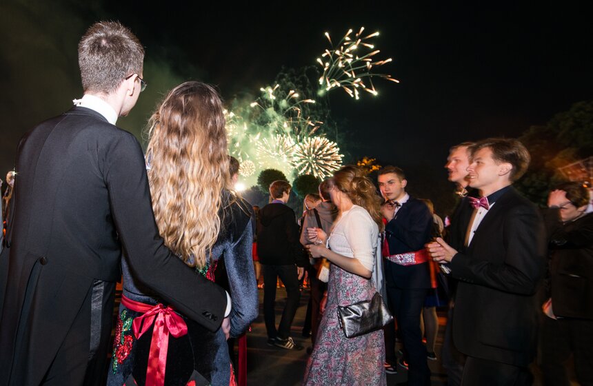 "Московский выпускной" отметили школьники в ночь с 23 на 24 июня 34 фото