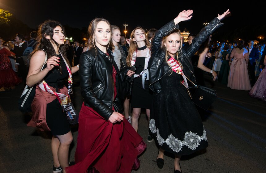 "Московский выпускной" отметили школьники в ночь с 23 на 24 июня 29 фото