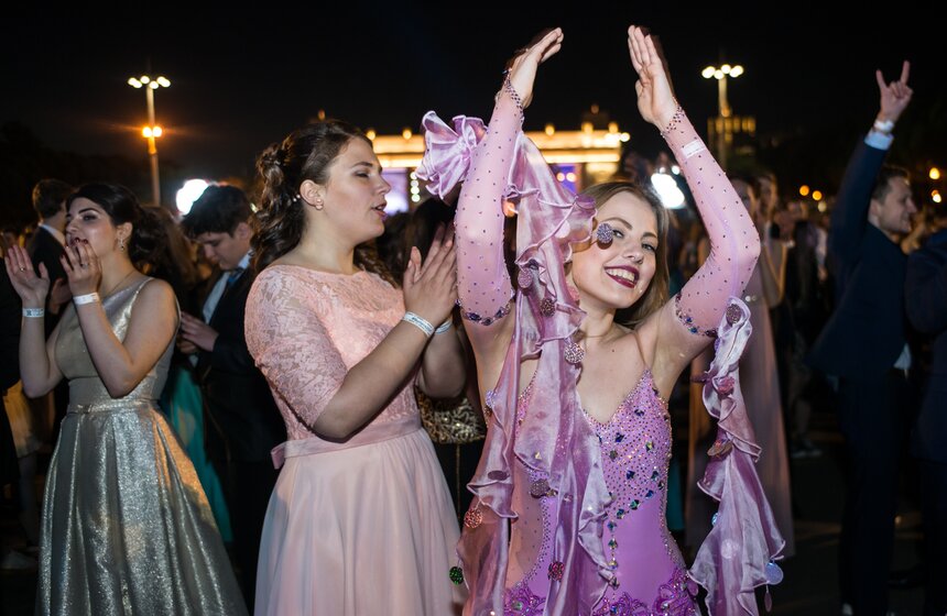 "Московский выпускной" отметили школьники в ночь с 23 на 24 июня 31 фото