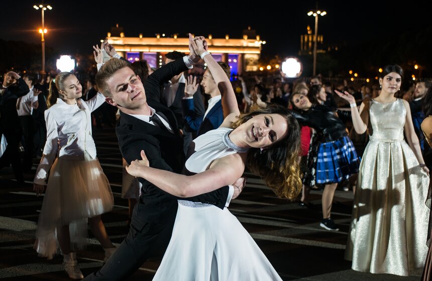 "Московский выпускной" отметили школьники в ночь с 23 на 24 июня 25 фото