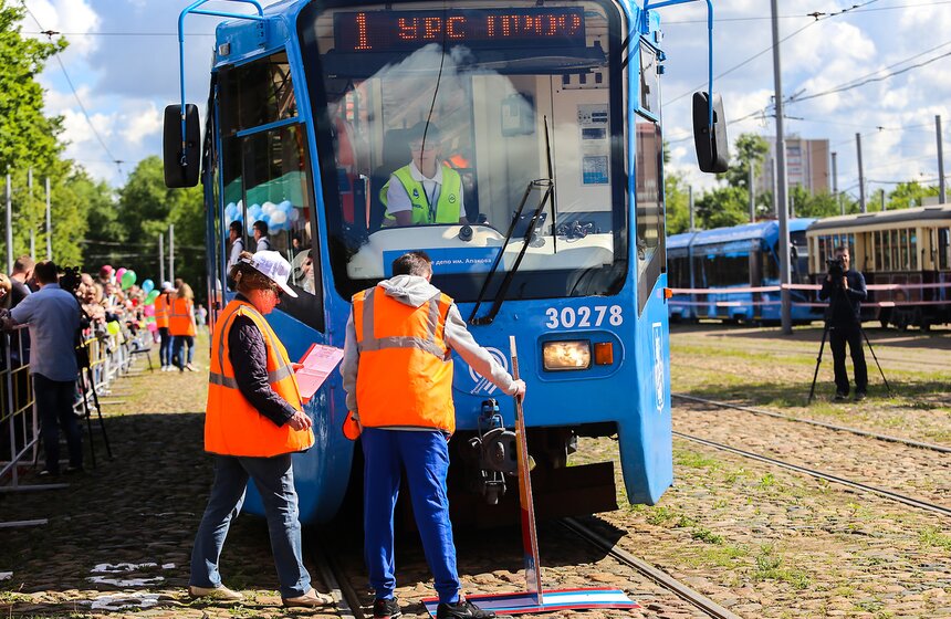 Лучшего водителя трамвая выбрали в столице 11 фото
