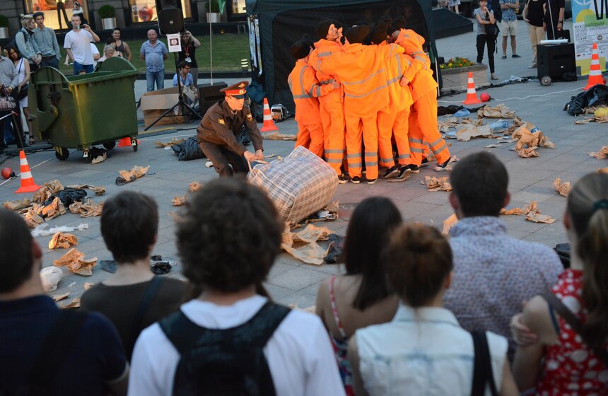 В Москве показали спектакли уличного театра 16 фото