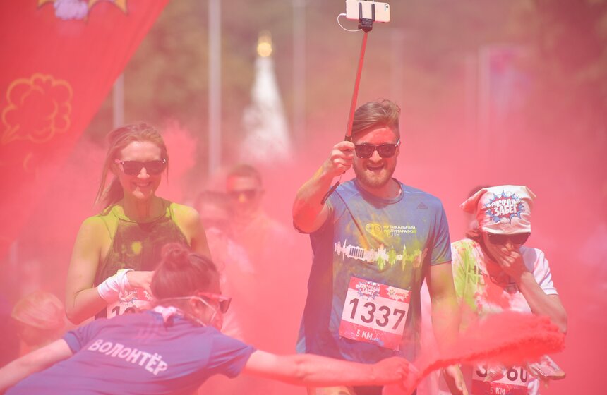 Красочный забег в "Лужниках". Фото 25 фото