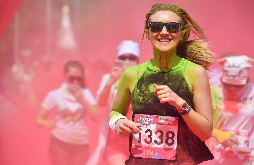 Красочный забег в "Лужниках". Фото 26 фото