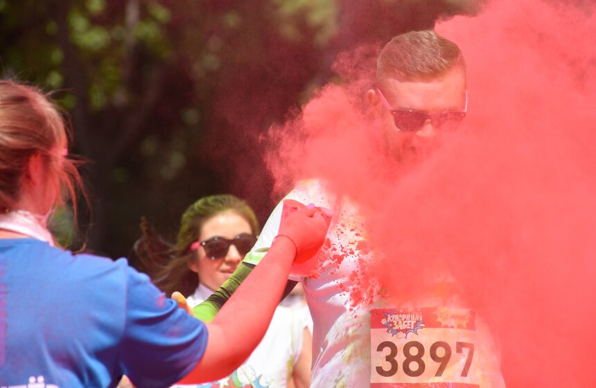 Красочный забег в "Лужниках". Фото 27 фото