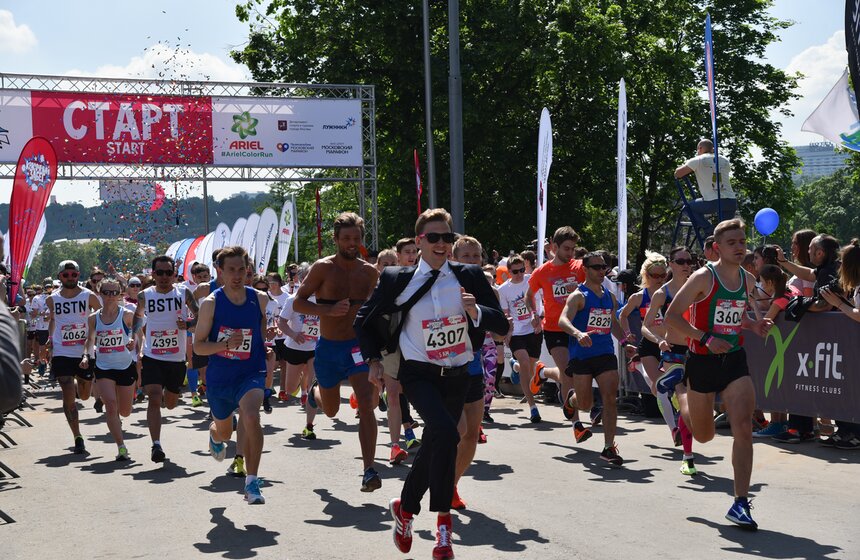 Красочный забег в "Лужниках". Фото 9 фото